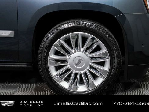 Used 2020 Cadillac Escalade ESV Platinum image 40