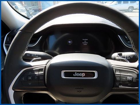 Certified 2023 Jeep Grand Cherokee L Limited w/ Luxury Tech Group II AWD/4WD image 15
