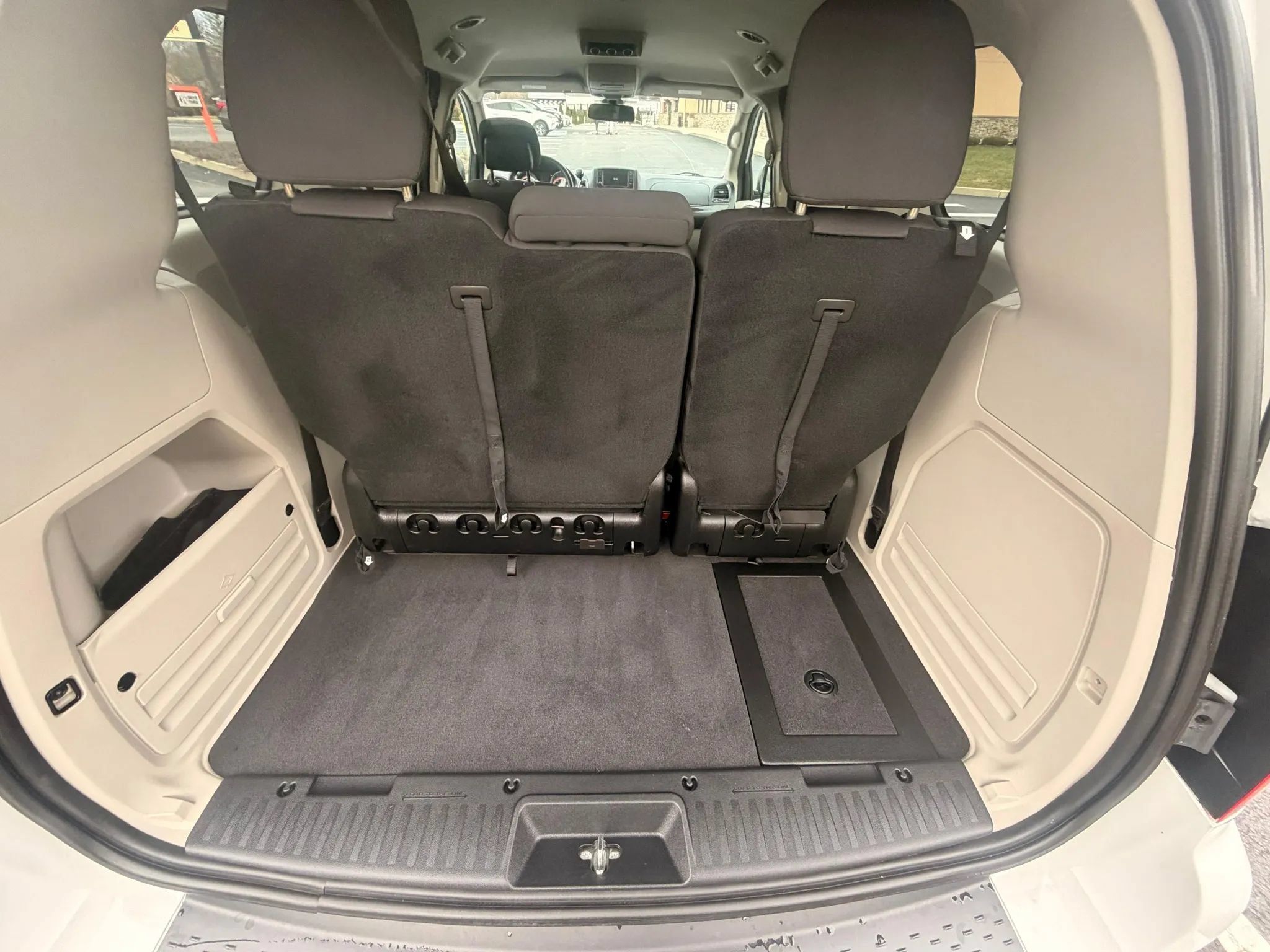 Used 2019 Dodge Grand Caravan SE FWD image 13