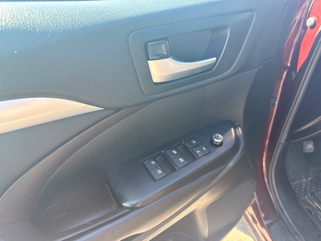 Used 2019 Toyota Highlander XLE AWD/4WD image 28