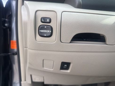 Used 2010 Toyota Camry LE image 22