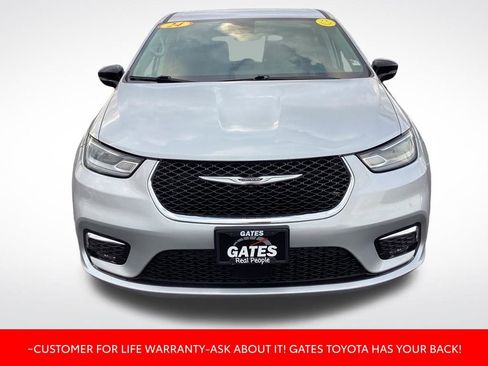 Used 2024 Chrysler Pacifica Touring-L FWD image 2