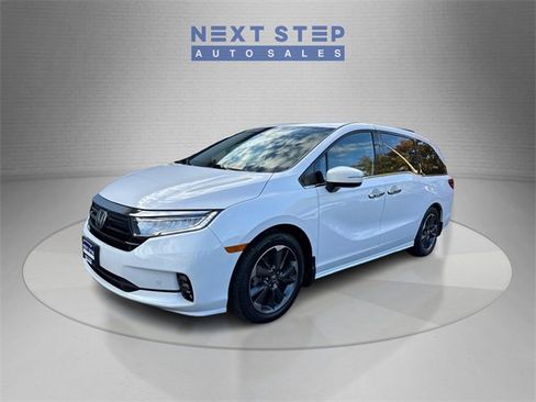 Used 2023 Honda Odyssey Elite image 3