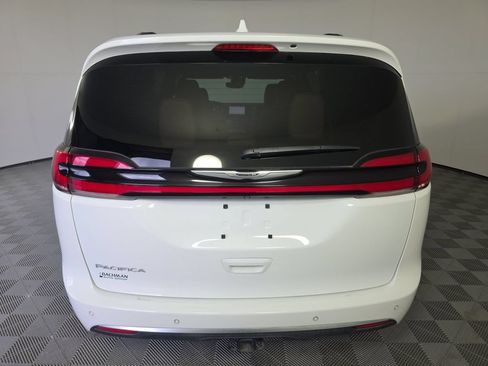 Used 2022 Chrysler Pacifica Pinnacle FWD image 4