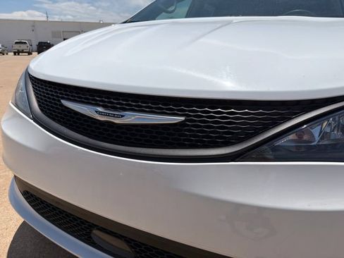 Used 2023 Chrysler Voyager LX FWD image 6