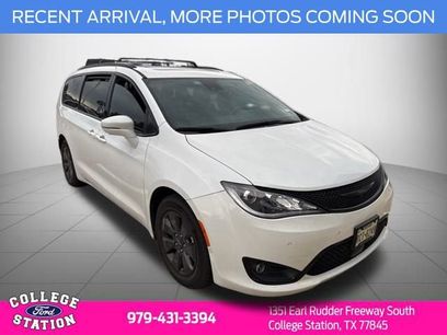 Used 2020 Chrysler Pacifica Limited w/ Advanced Safetytec Group