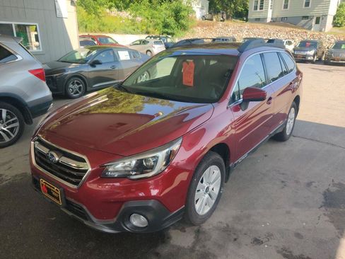 Used 2018 Subaru Outback 2.5i Premium AWD/4WD image 2
