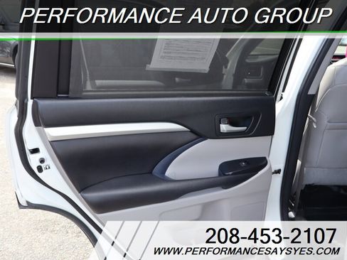 Used 2016 Toyota Highlander XLE image 12