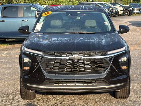 Used 2024 Chevrolet Trax LT w/ Driver Confidence Package FWD image 2