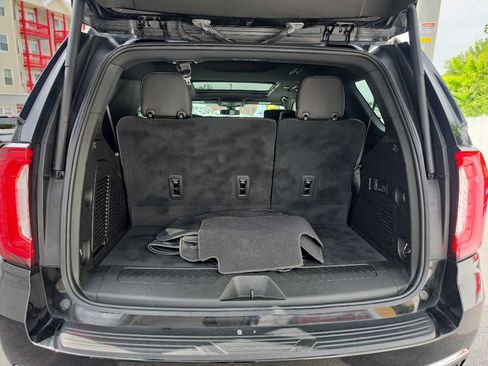 Used 2021 GMC Yukon SLT w/ Rear Media and Nav Package AWD/4WD image 8