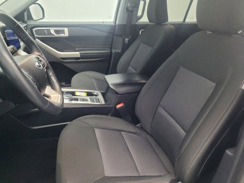 Used 2022 Ford Explorer XLT image 17