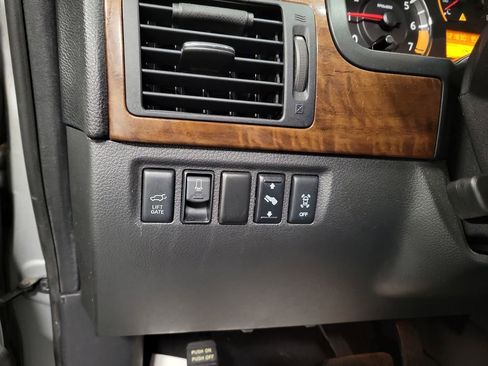 Used 2015 Nissan Armada Platinum image 25