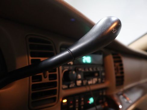 Used 2004 Buick Park Avenue w/ Prestige Feature Package image 29