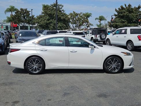 Used 2025 Lexus ES 300h w/ Premium Package FWD image 4