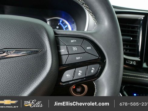 Used 2022 Chrysler Pacifica Touring-L w/ S Appearance Package FWD image 11