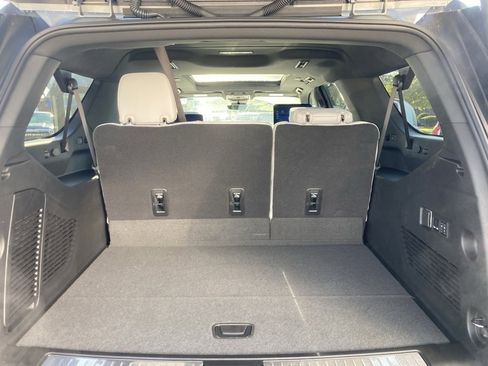 New 2025 Chevrolet Suburban Premier image 27