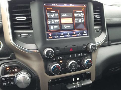 Used 2019 RAM 1500 Laramie AWD/4WD image 5