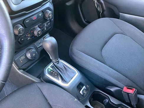 Used 2020 Jeep Renegade Altitude image 16