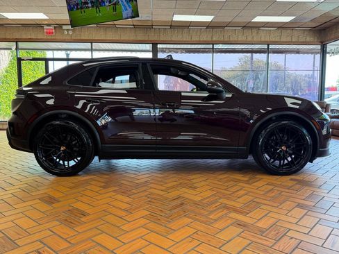 Used 2025 Porsche Macan Electric RWD image 10