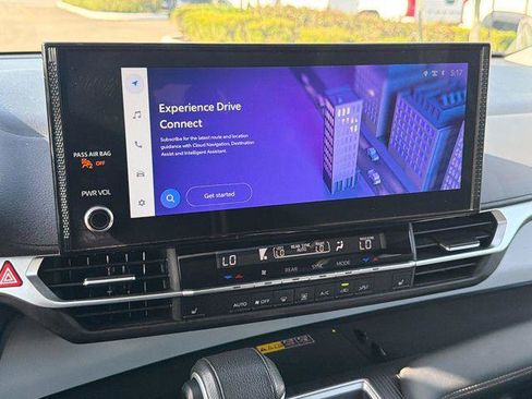 Certified 2025 Toyota Sienna XLE FWD image 19