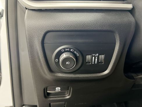 Used 2022 Jeep Grand Cherokee L Limited AWD/4WD image 19