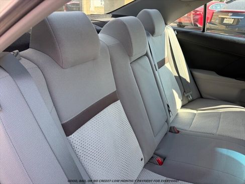 Used 2013 Toyota Camry LE FWD image 16