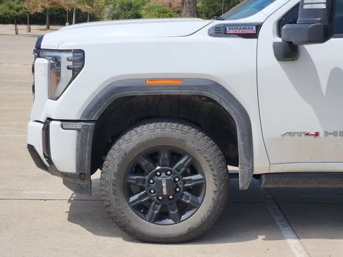 Used 2025 GMC Sierra 2500 AT4 w/ AT4 Premium Plus Package AWD/4WD image 8