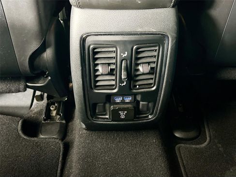 Used 2020 Jeep Grand Cherokee Limited image 24