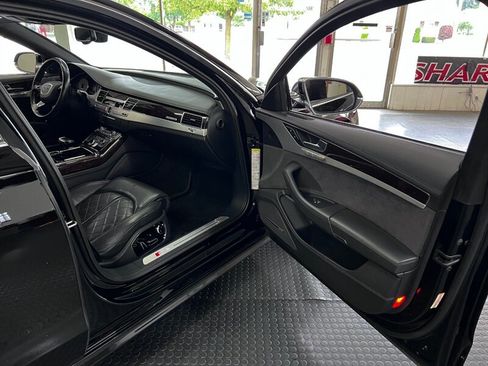 Used 2014 Audi S8 image 33