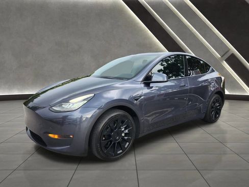 Used 2022 Tesla Model Y Long Range image 1