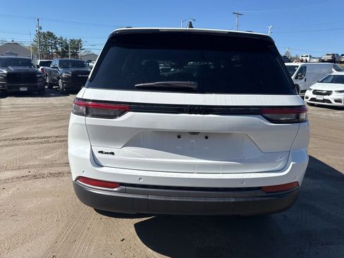 New 2026 Jeep Grand Cherokee Altitude AWD/4WD image 4