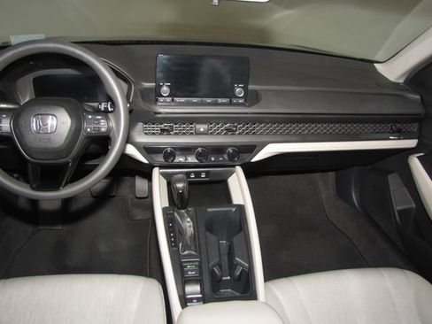 Certified 2023 Honda Accord LX image 13