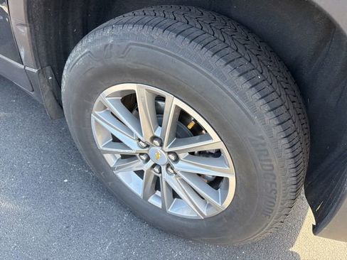 Used 2023 Chevrolet Traverse LT image 12