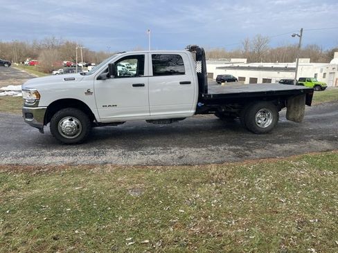 Used 2019 RAM 3500 Tradesman w/ Chrome Appearance Group image 12