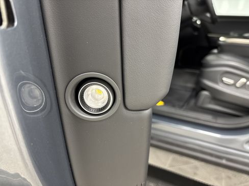 Used 2025 Rivian R1S Adventure AWD/4WD image 32