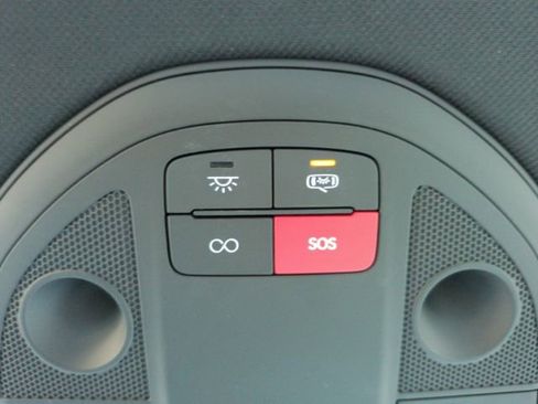 Used 2025 Genesis G70 2.5T image 53