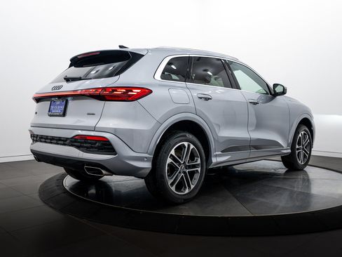 Used 2025 Audi Q5 Premium w/ Premium Plus AWD/4WD image 4