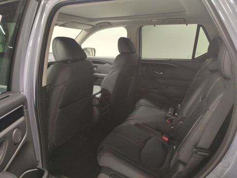 New 2025 Honda Pilot Touring image 11