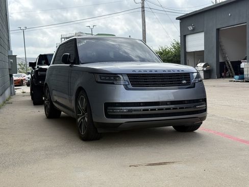 Used 2024 Land Rover Range Rover SE AWD/4WD image 2