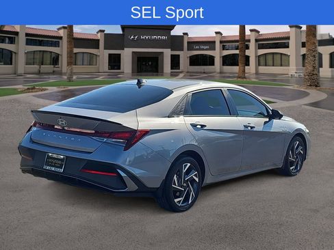 Used 2025 Hyundai Elantra Sport FWD image 8