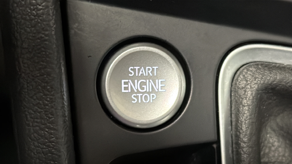Certified 2025 Volkswagen Jetta SE FWD image 22