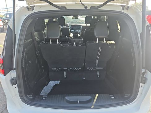 Used 2024 Chrysler Pacifica Limited FWD image 10