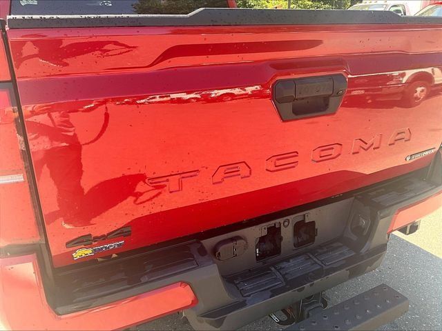 Used 2025 Toyota Tacoma TRD Off-Road AWD/4WD image 8