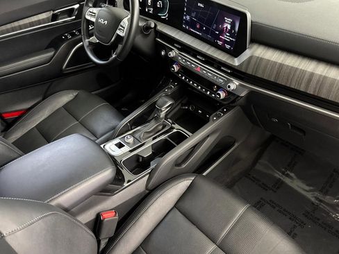 Used 2023 Kia Telluride EX w/ EX Captain's Chair Package FWD image 32