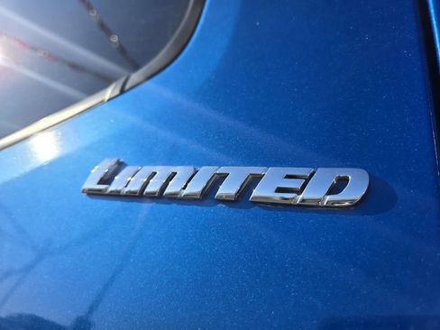 Used 2017 Toyota Tacoma Limited AWD/4WD image 10