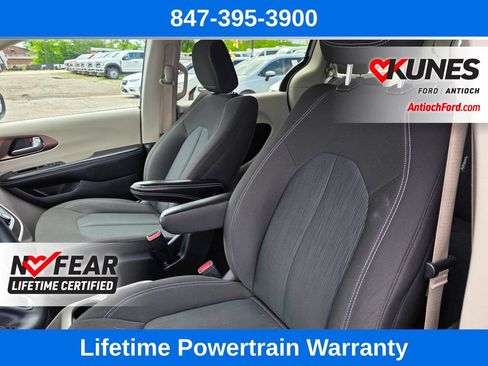 Used 2023 Chrysler Voyager LX FWD image 21