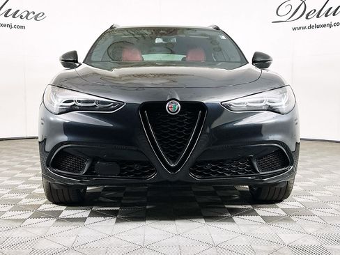 Used 2024 Alfa Romeo Stelvio Veloce AWD/4WD image 2