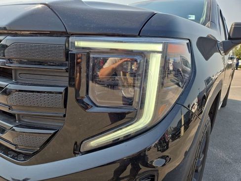Used 2022 GMC Sierra 1500 Elevation w/ X31 Off-Road Package AWD/4WD image 6