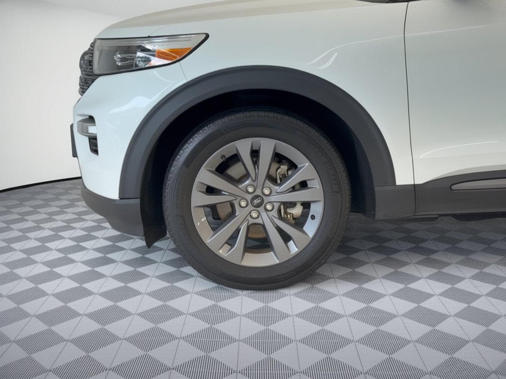 Used 2023 Ford Explorer XLT w/ Equipment Group 202A RWD image 13