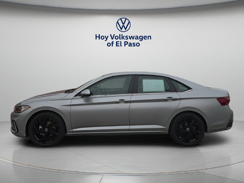 Used 2026 Volkswagen Jetta SE FWD image 5